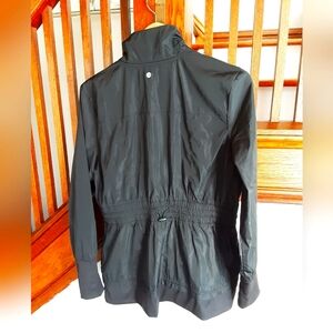 Apana Anorak raincoat/windbreaker women's size Medium